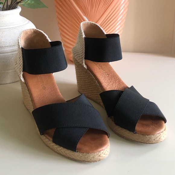 Andre Assous Espadrille Wedge Sandal Black Stretch Straps Leather Spain Size 7 - Picture 14 of 16